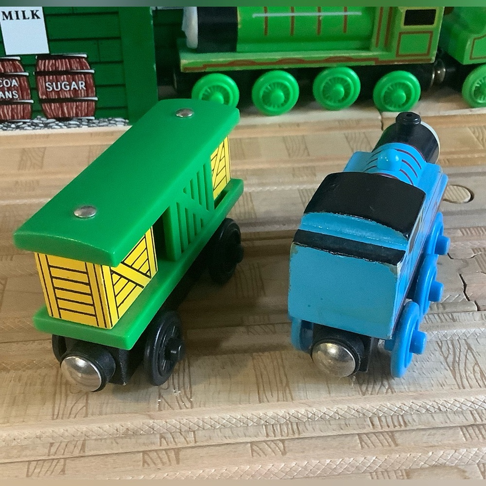 Thomas The Tank Engine and Yellow Box Car Set Thomas Wooden Railway - Picture 6 of 6